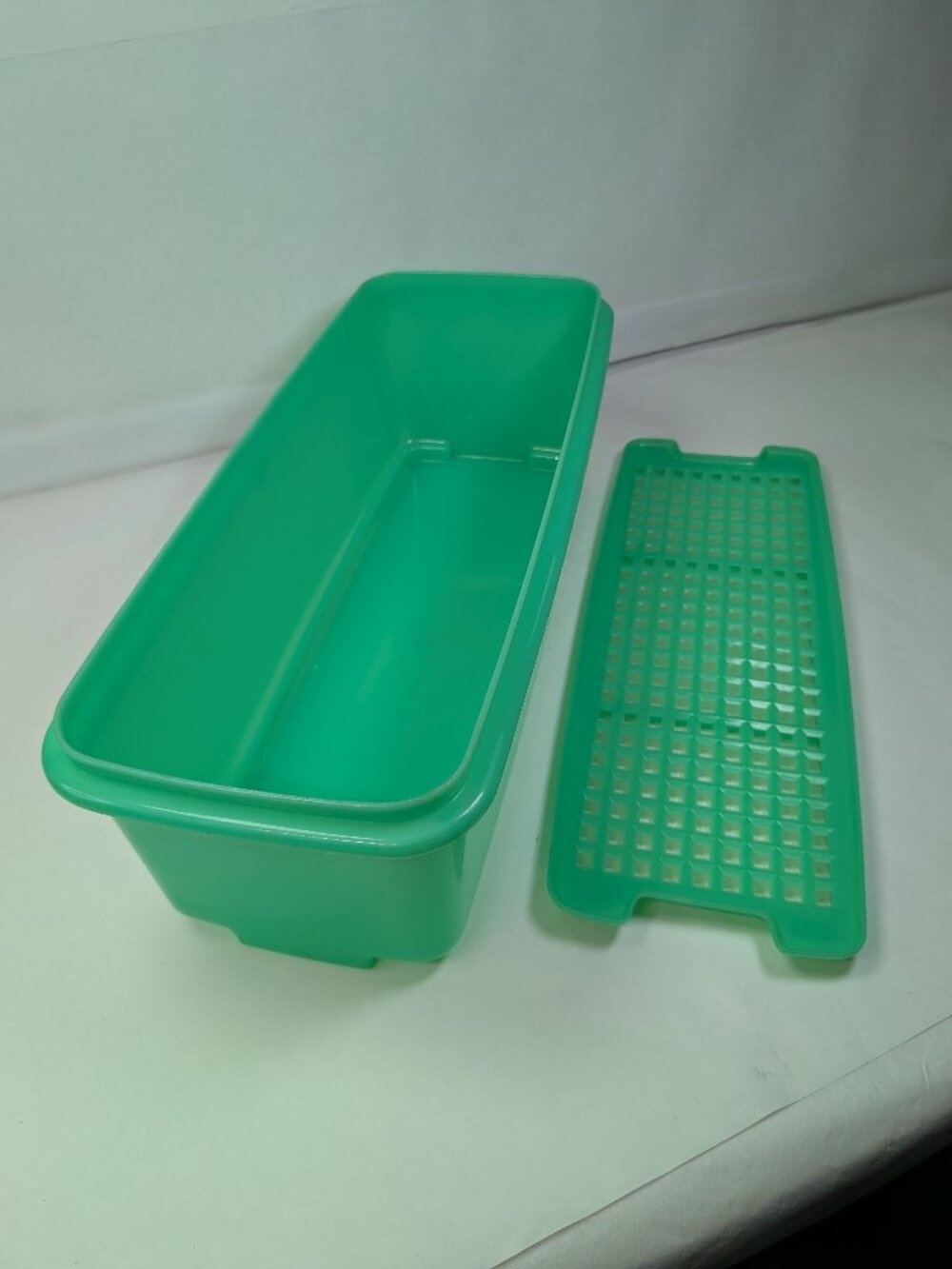 Vintage Tupperware Jadeite Green Celery Crisper Keeper Container 782 with Insert